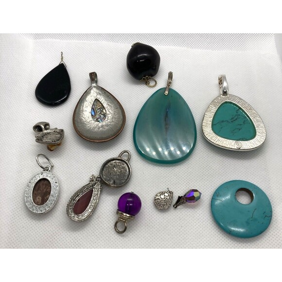 Vintage‎ - Now Lot of (13) Pendants Silver Tone Faux Stone Green Blue Purple - Picture 8 of 15